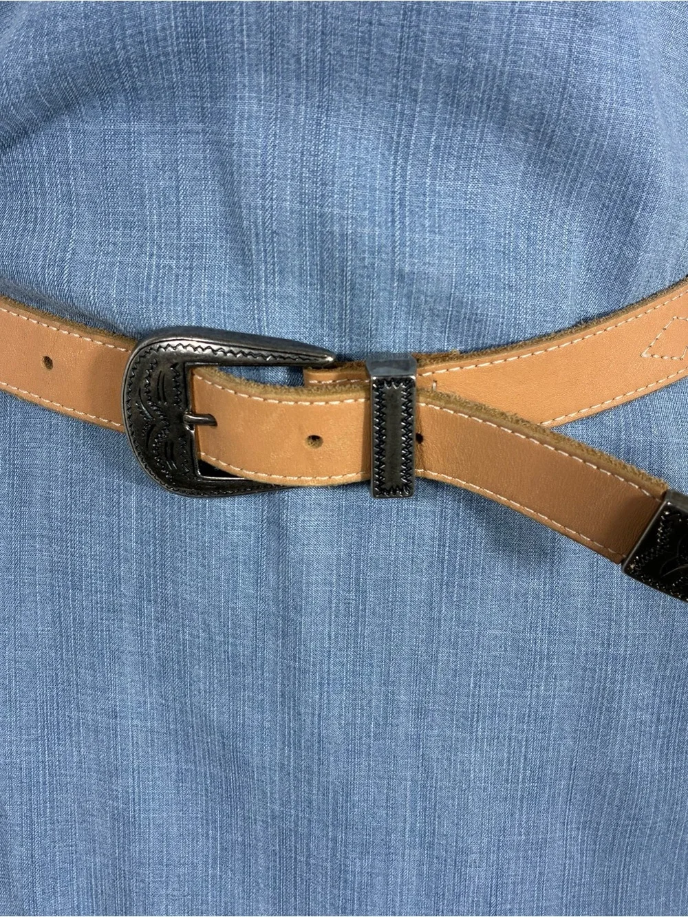 GAP Womens belt Sz M genuine leather nude color embossed buckle stitching